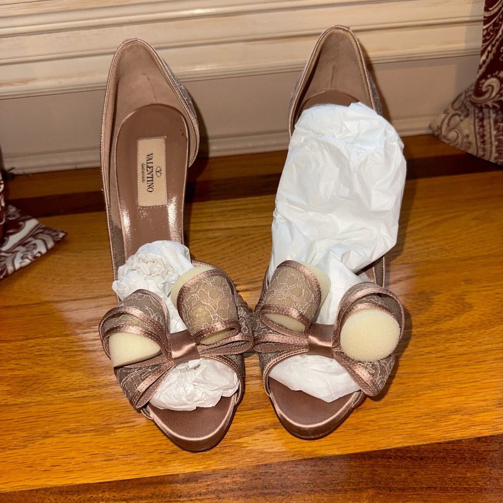 Valentino Women's Pink Bow Heels